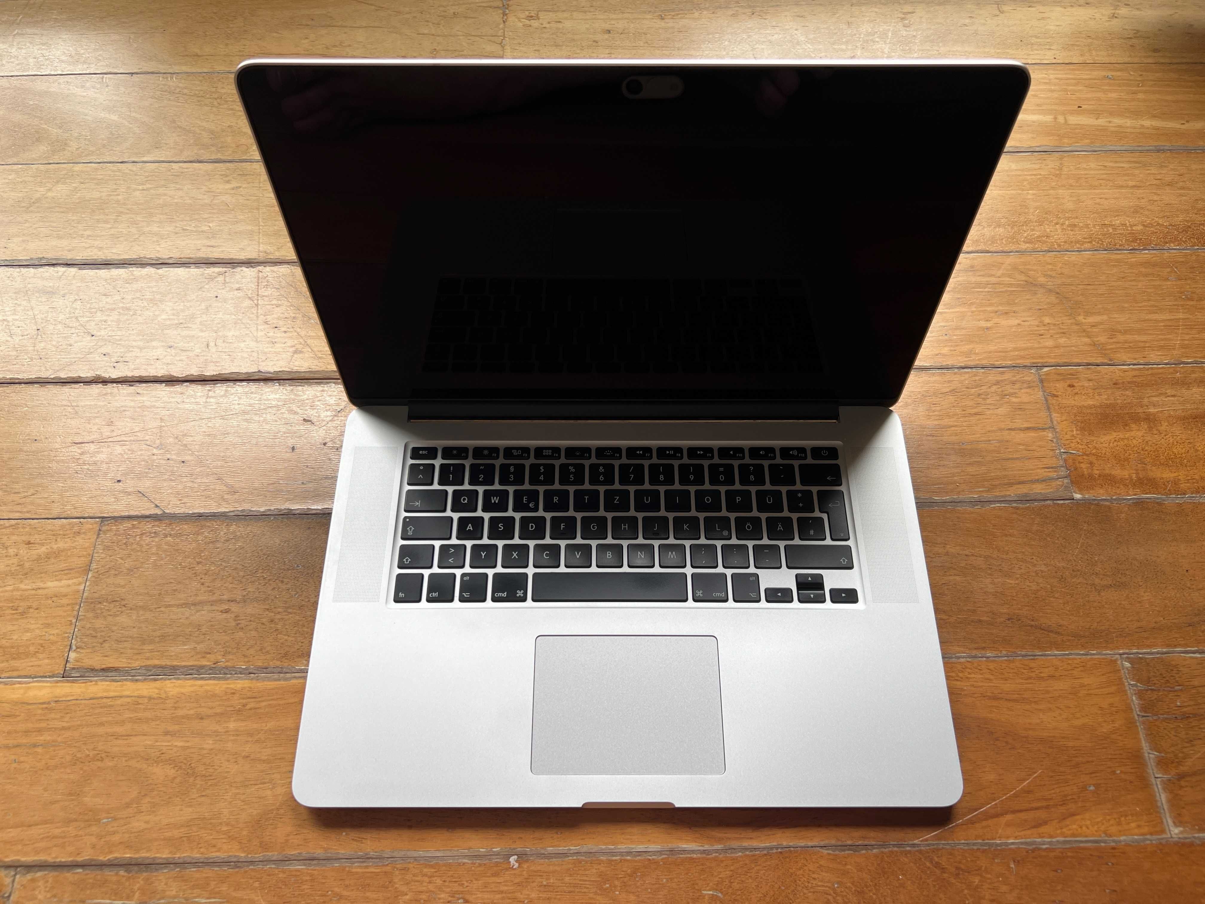Macbook Pro 15" mid 2015 - i7 2,2 GHz - RAM 16GB - 512GB SSD
