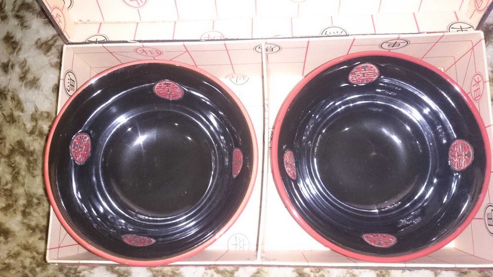 Oryginalne chińskie miseczki i pałeczki