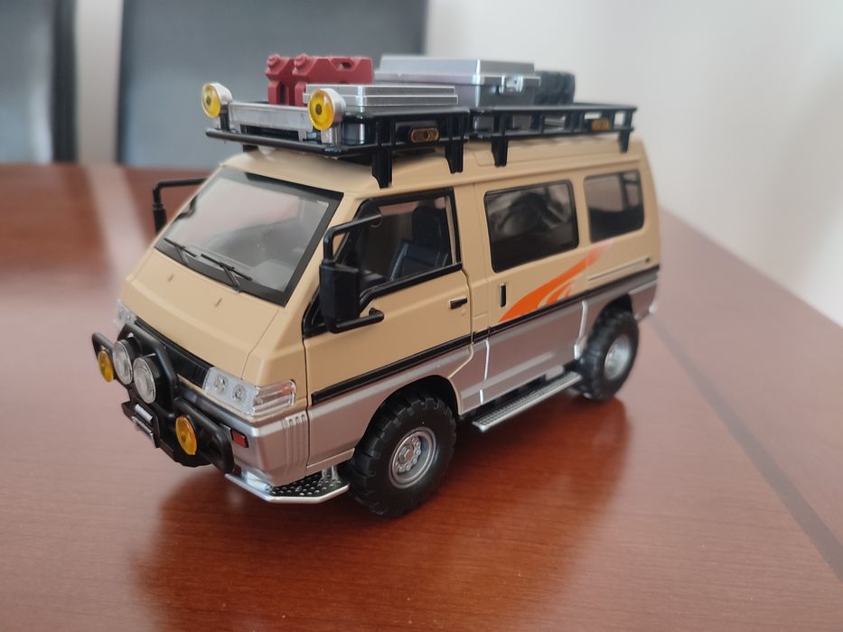 Mitsubishi L300 Delica model 1:24 piękny rallyart Evo 4wd