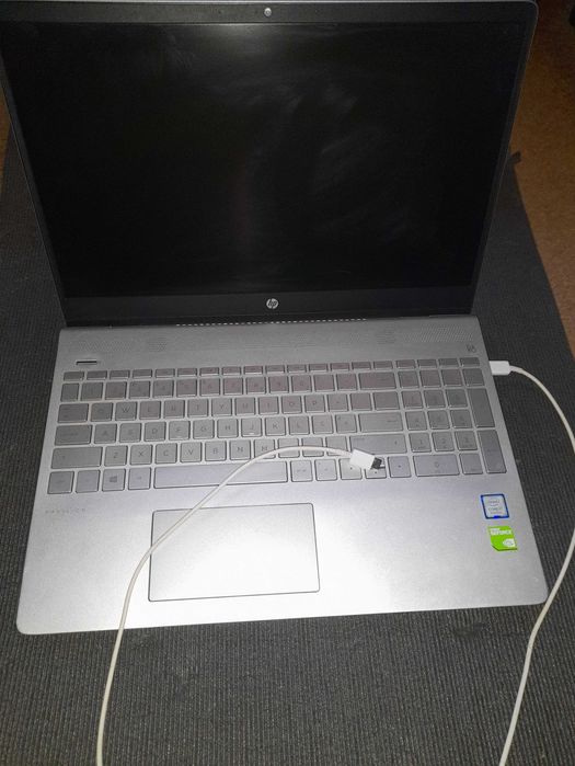 HP Pavilion 15-ck002np Intel® Core i7 i7-8550U + Nvidia 940MX