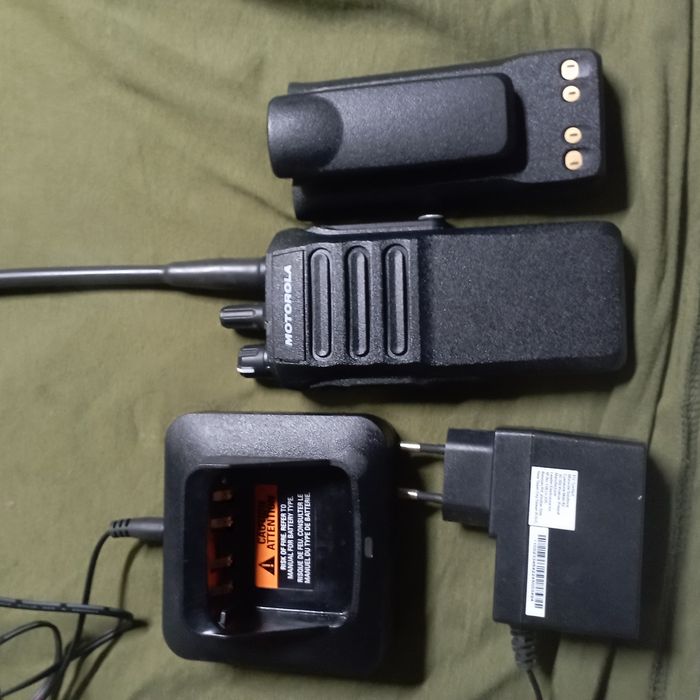 Продам:  Радіостанцію Motorola R7 NKP (б/у, комплект)