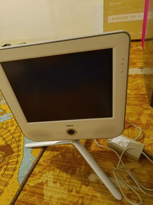 дизайнерський РК-телевізор Loewe Mimo 15.