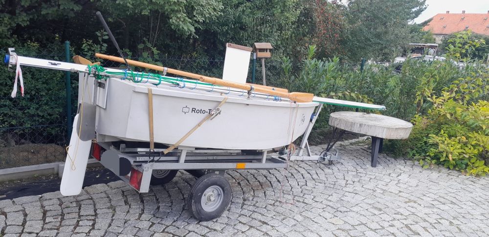 Robotech Fly – mała żaglówka z wiosłami i przyczepką