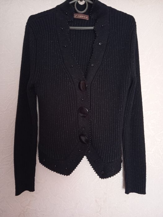 Продам светр жіночий.