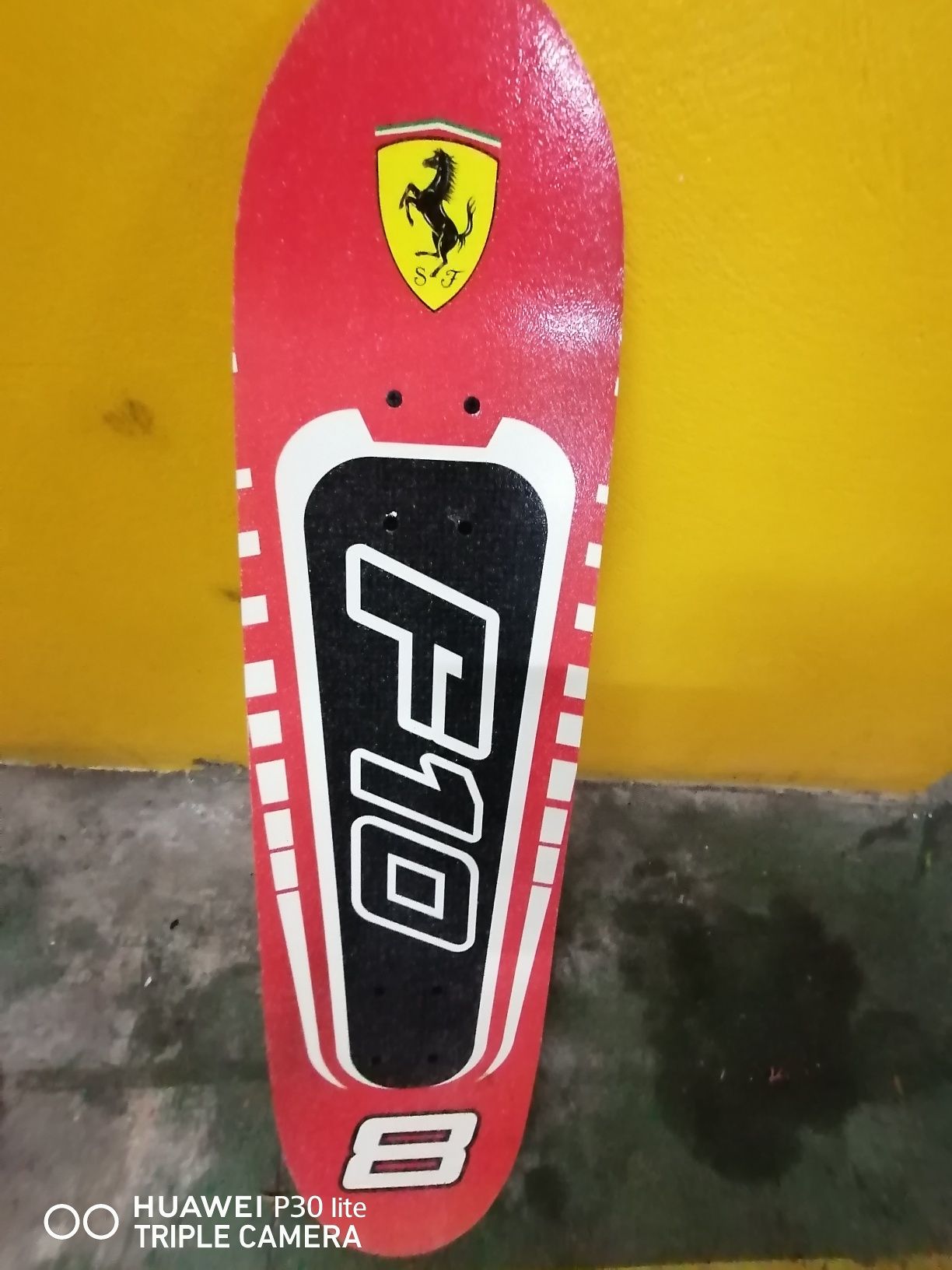 Skate Ferrari F10
