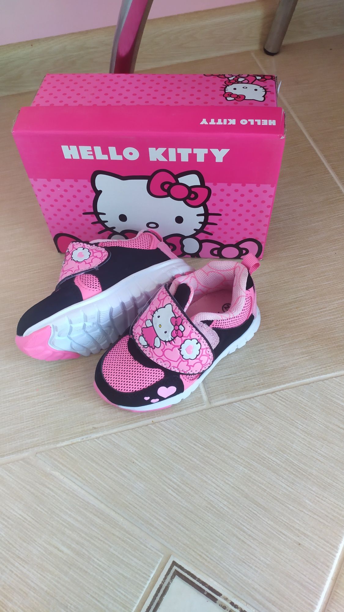 Новые кроссовки для девочек обувь hello kitty взуття кросівки