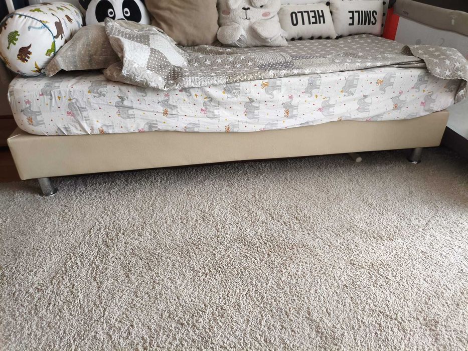 Vendo sommier de solteiro com pés em inox