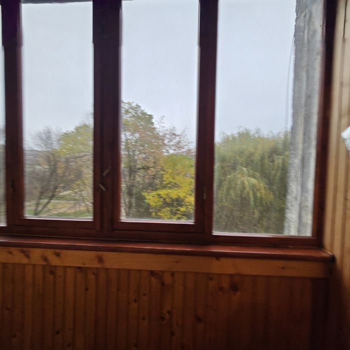 ДОБРОТНА 3 кімнатна квартира біля торгового центру