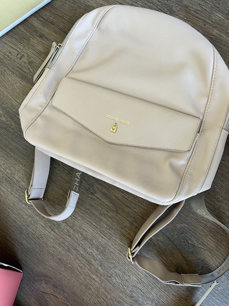 Michael Kors plecak plecaczek logowany z napisem na ramiączkach