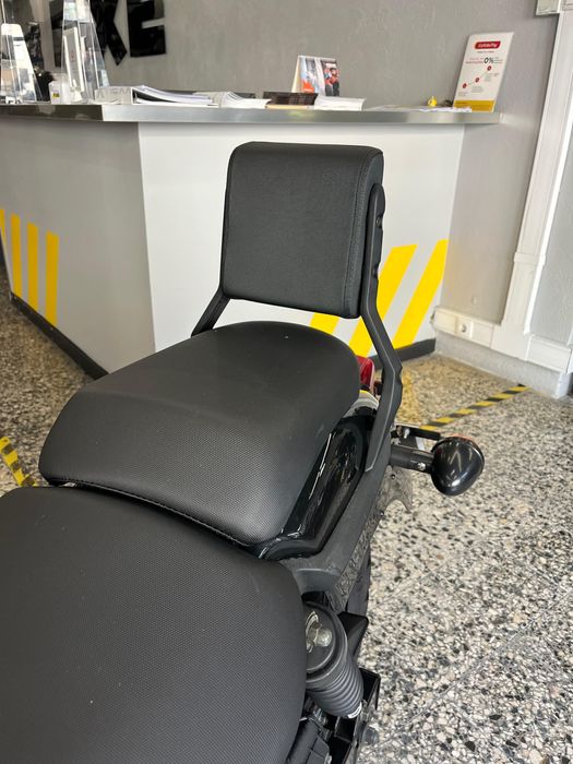 UM Renegade Commando 125 cc Uma cruiser Americana de estilo