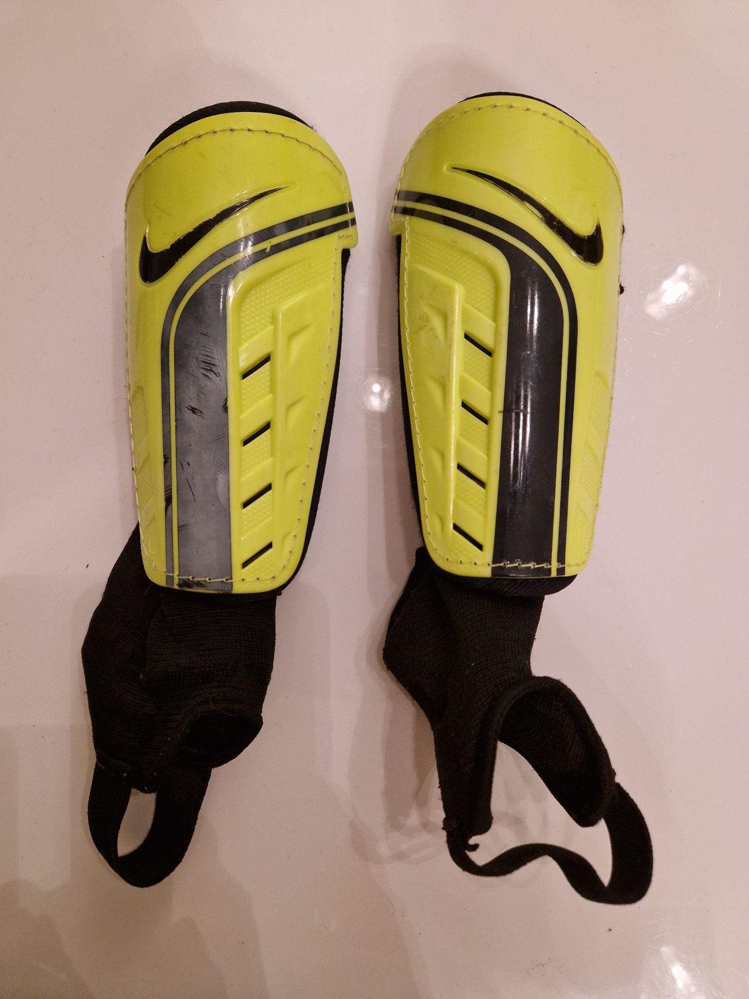 Ochraniacze Nike z ochraniaczami na kostki rozm.120-130