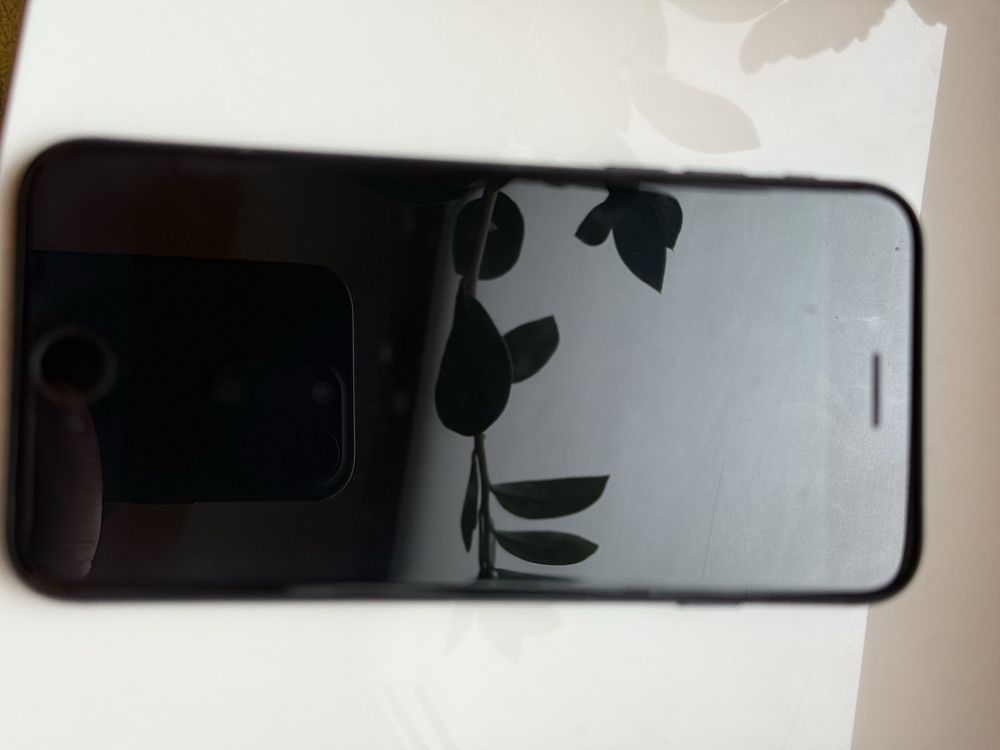IPhone SE 2 - 64 GB, 2021 rok - stan bardzo dobry