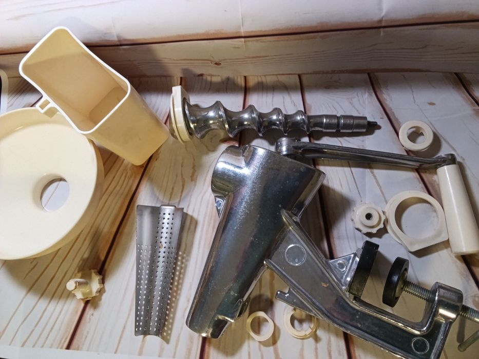 Соковыжималка шнекова "Струмок".Полный комплект.