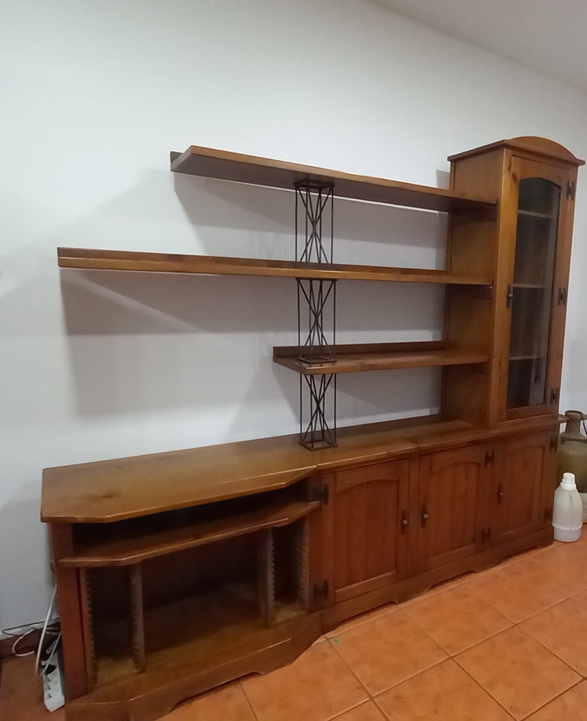Estante em pinho rústico