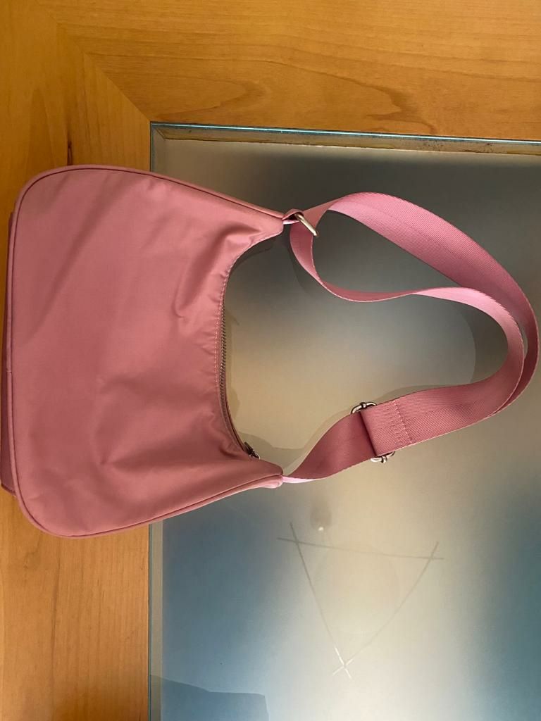 Bolsa na cor rosa