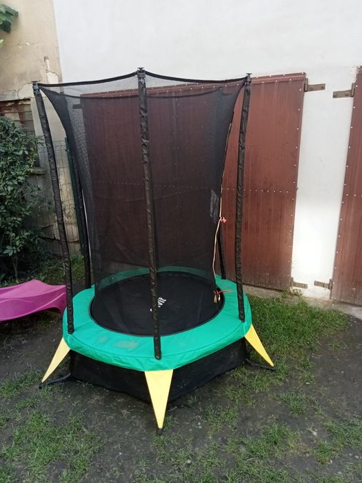 Trampolina dla dzieci.