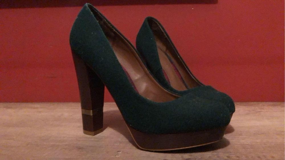 Wysokie Czółenka na słupku 38