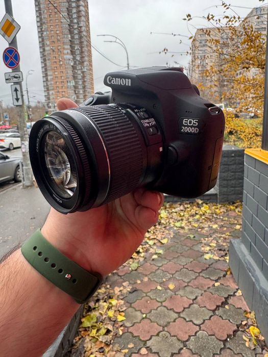 Canon EOS 2000D EF-S 18-55
