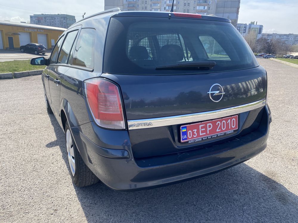 Опель Астра Н автомат 1.8
