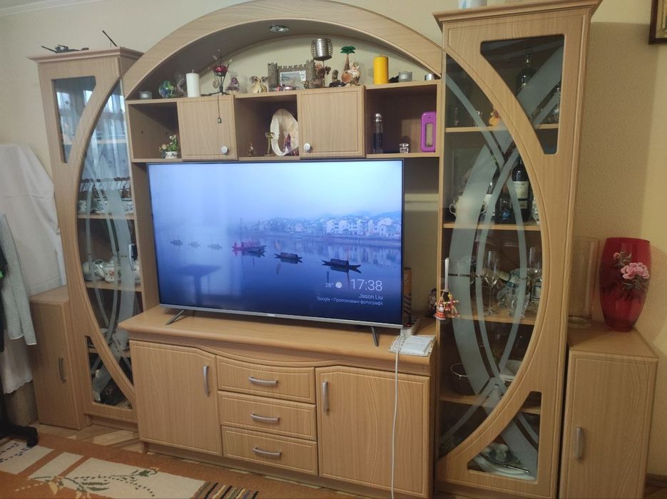 Стінка в залу. В хорошому стані. Без телевізора. Самовивіз.