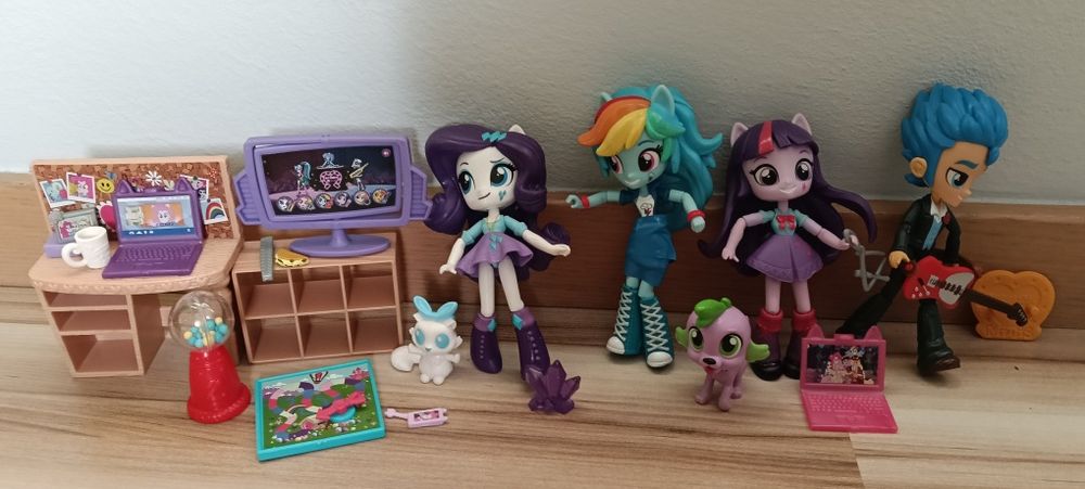 My Little Pony: Equestria Girls Minis.