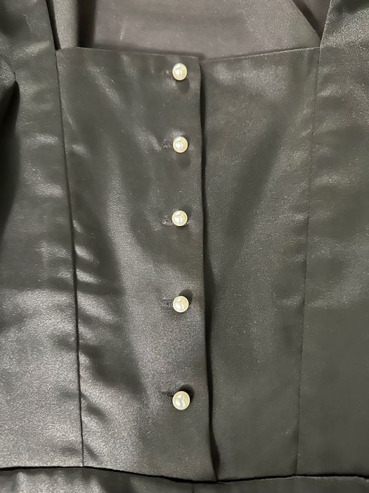 Чорна сукня з перлинками