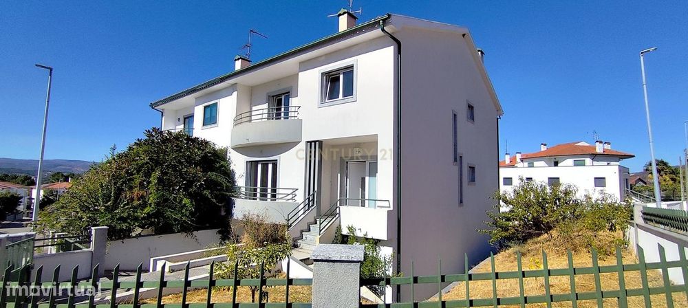 Casa Moderna em Vilar de Nantes, Chaves - 4 Quartos e Jardim