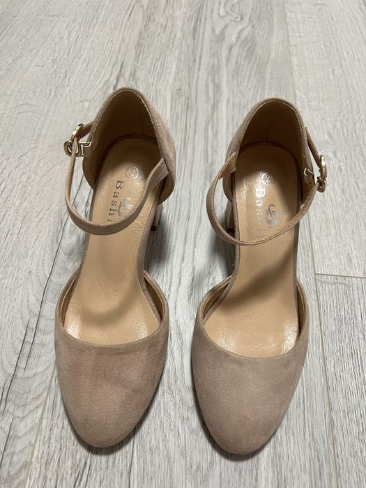 Замшеві туфельки, бежевого кольору 34 розмір