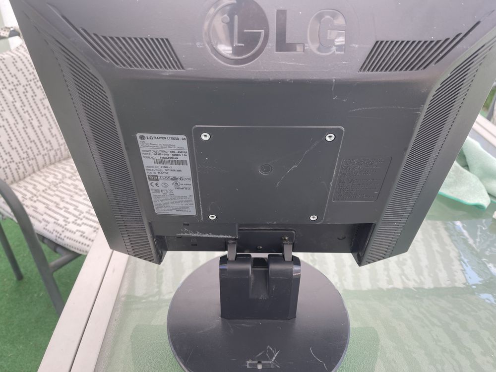 Monitor LG L1750SQ