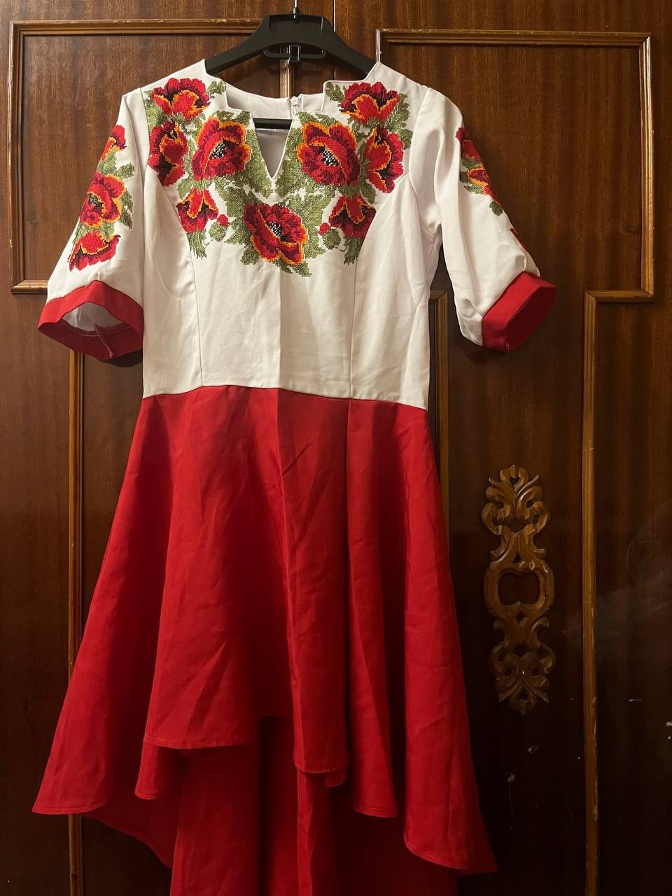 Вишита сукня бісером