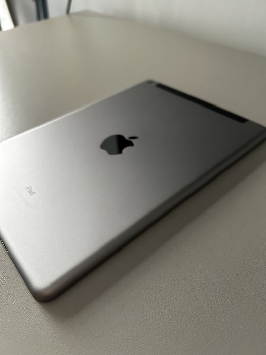 IPad  32 GB 6 generacji WI-Fi+ Cellular