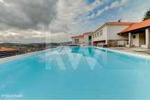 Quinta T4 com piscina, ringue de futebol (quase 20.000M2) em Navarra -
