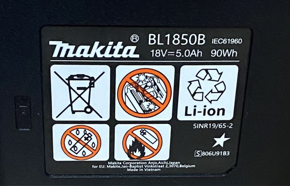 Акумулятор шуруповерта Makita BL1850B новий