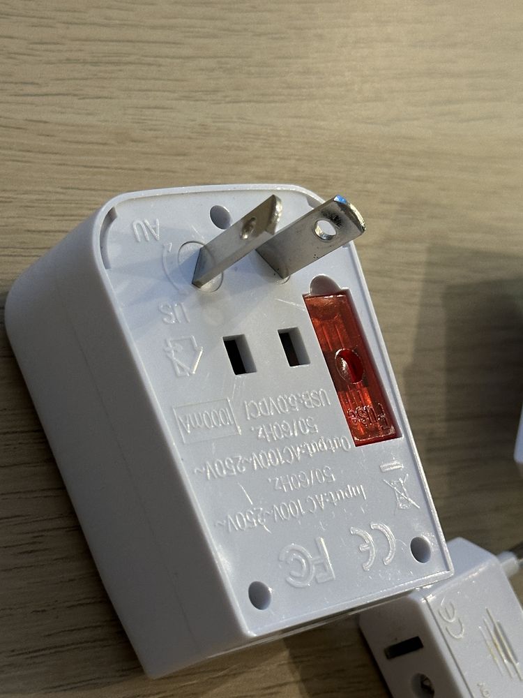 Travel adapter UK/EU/AU/US