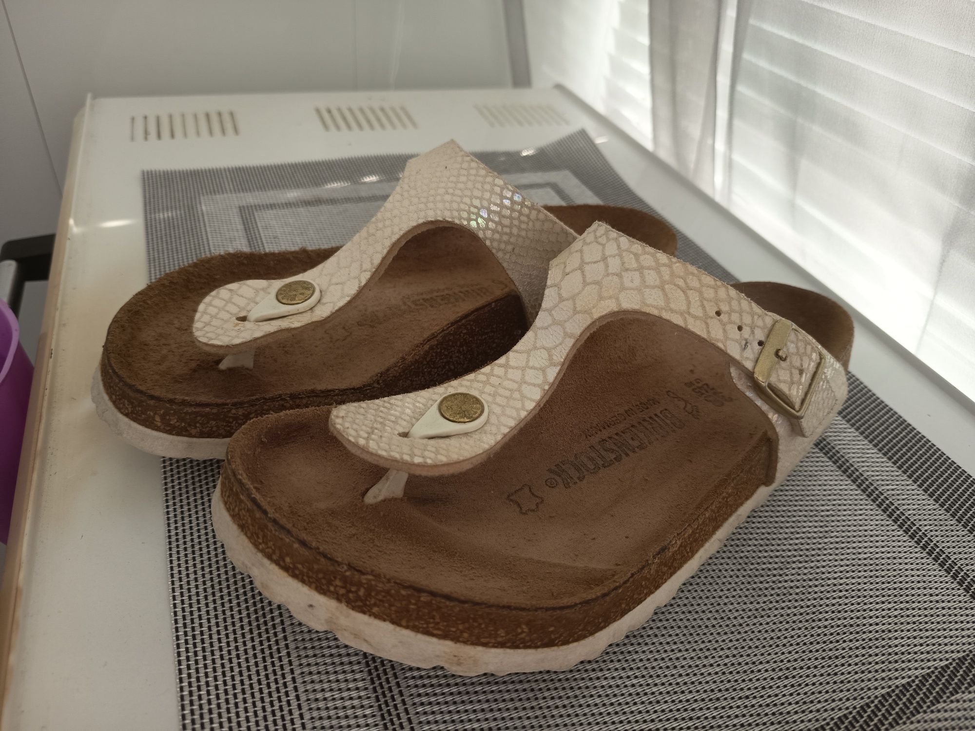 Биркенштоки шкіряні шльопанці в'єтнамки Birkenstock Gizeh 38 білі
