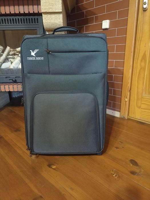 Продам новий чемодан(валіза) на колесах.