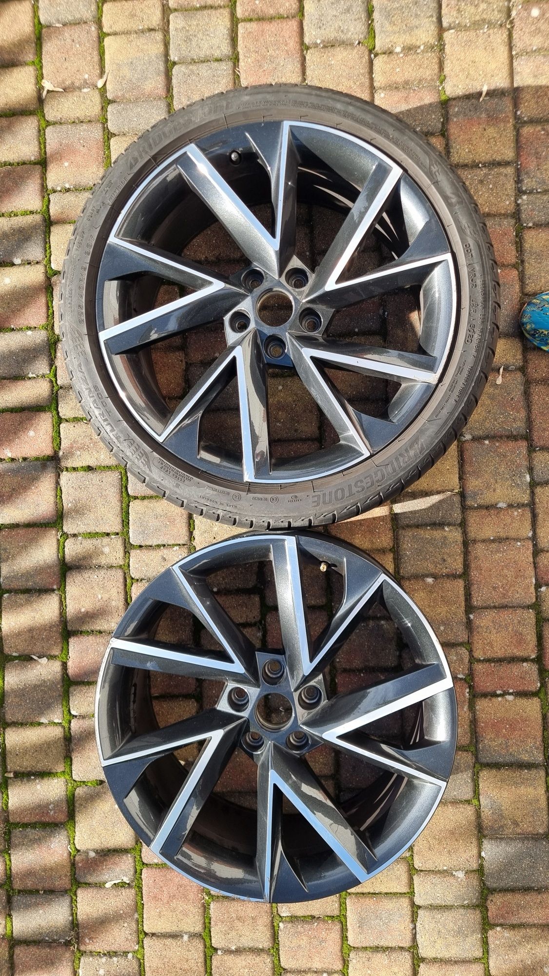 Dwie felgi skoda  19" et45 Szerokość 8.0