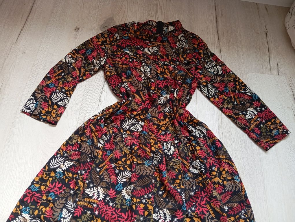 Sukienka w kwiaty rozmiar L zwiewna