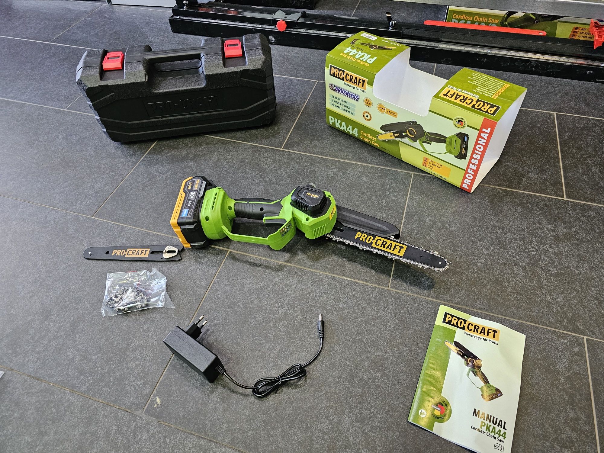 ProCraft PKA44 Мини Пила Аккумуляторная Акум.4.0Аh +2шт Шины ,2шт Цепи