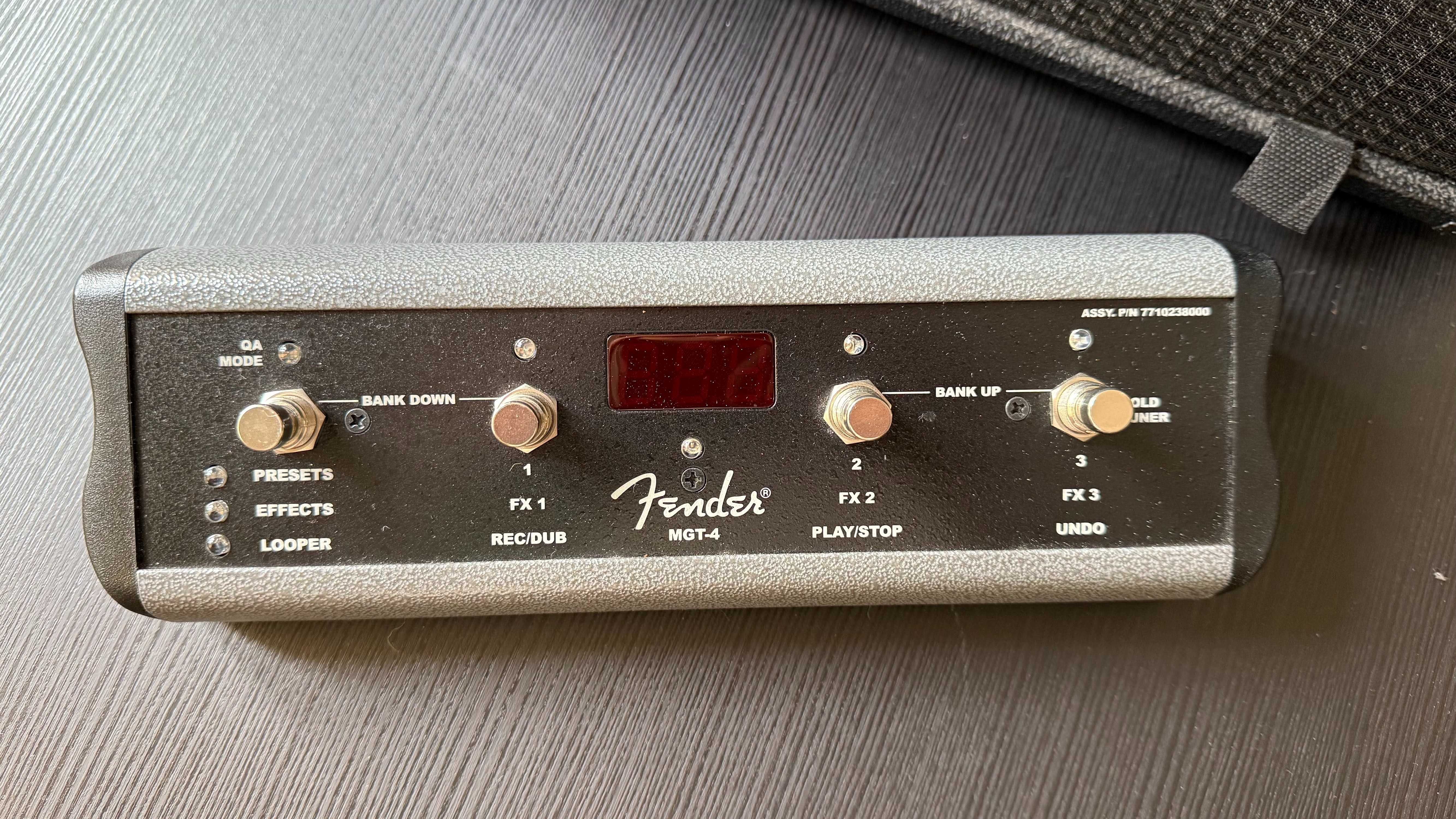 Fender Rumble Studio 40 + ootswitch Fender MGT-4