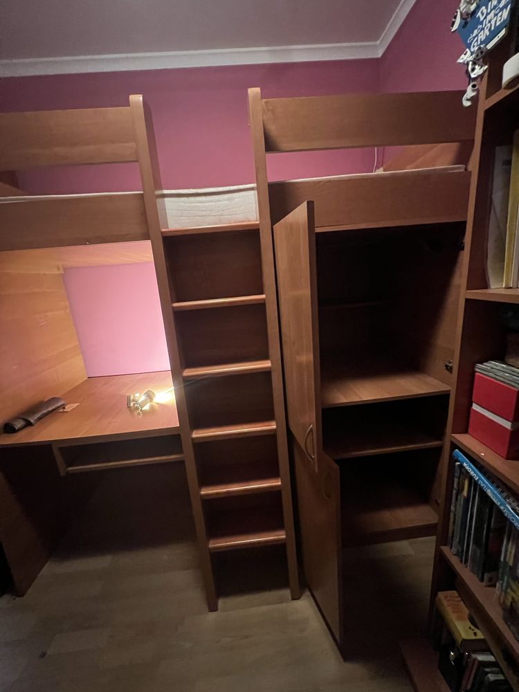 Łóżko piętrowe z biurkiem i szafą