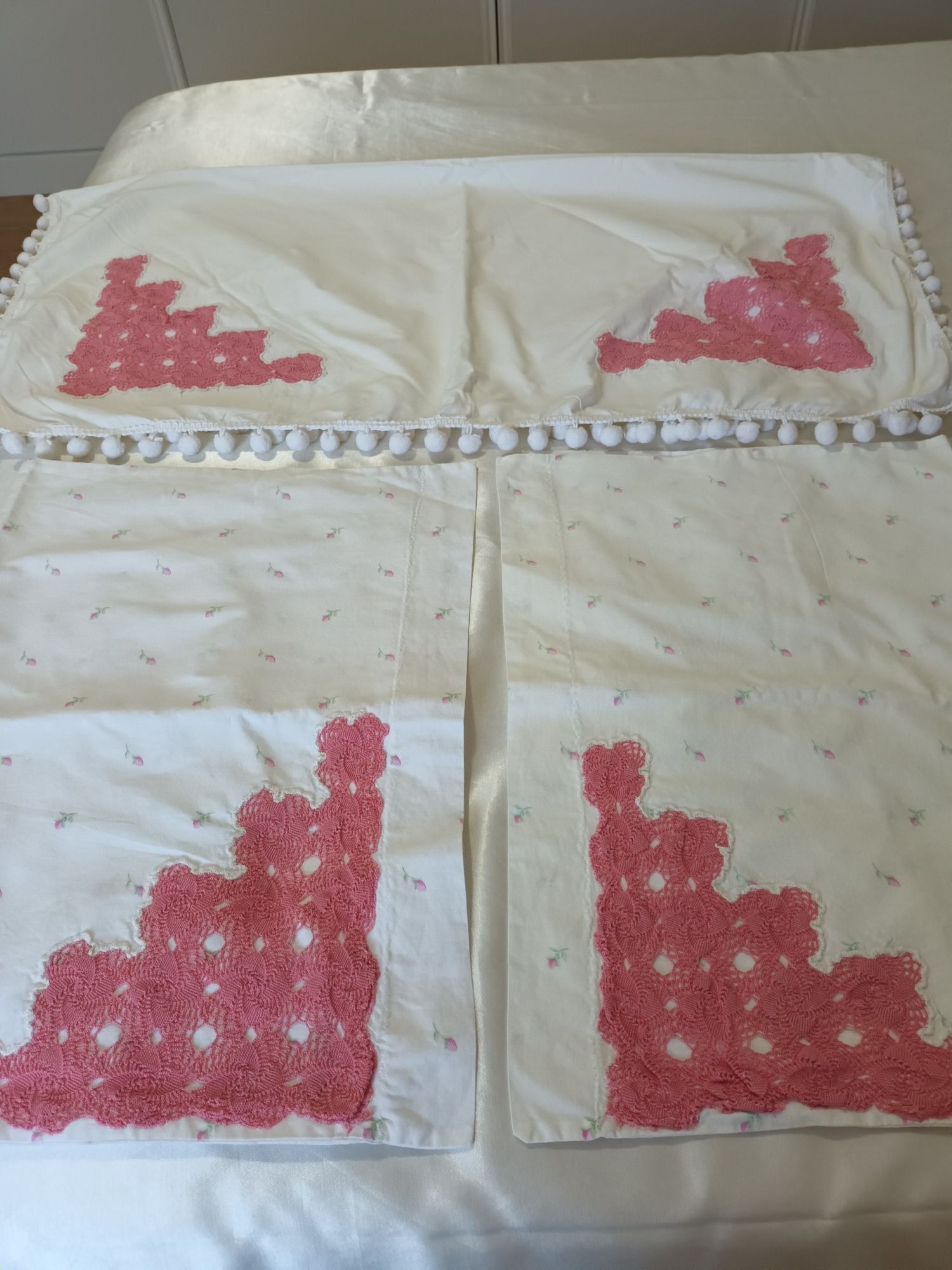 Toalha de Camilha + 2 Almofadas com Renda fina