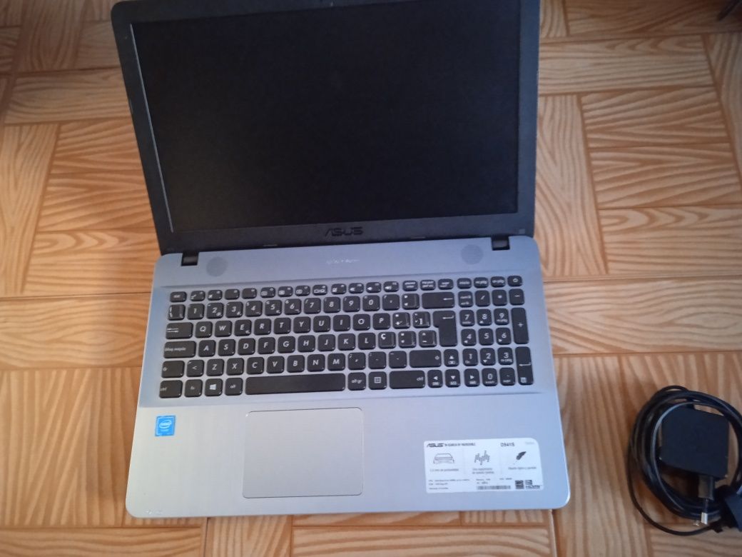 Computador portátil ASUS D541S