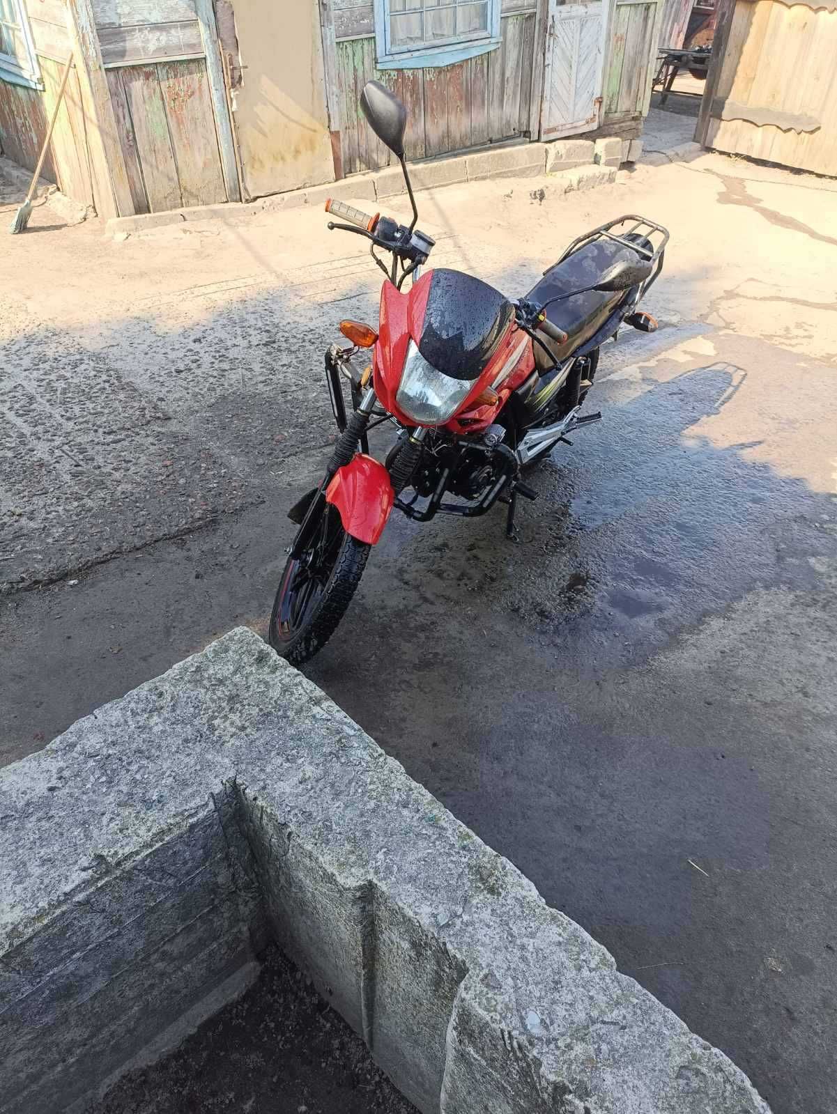 Продам мотоцикл SPARK SP200 R25I присутній торг.