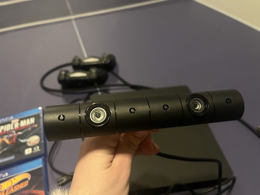 Play station 4, 13 gier na plytach plus na wbudowanej pamieci