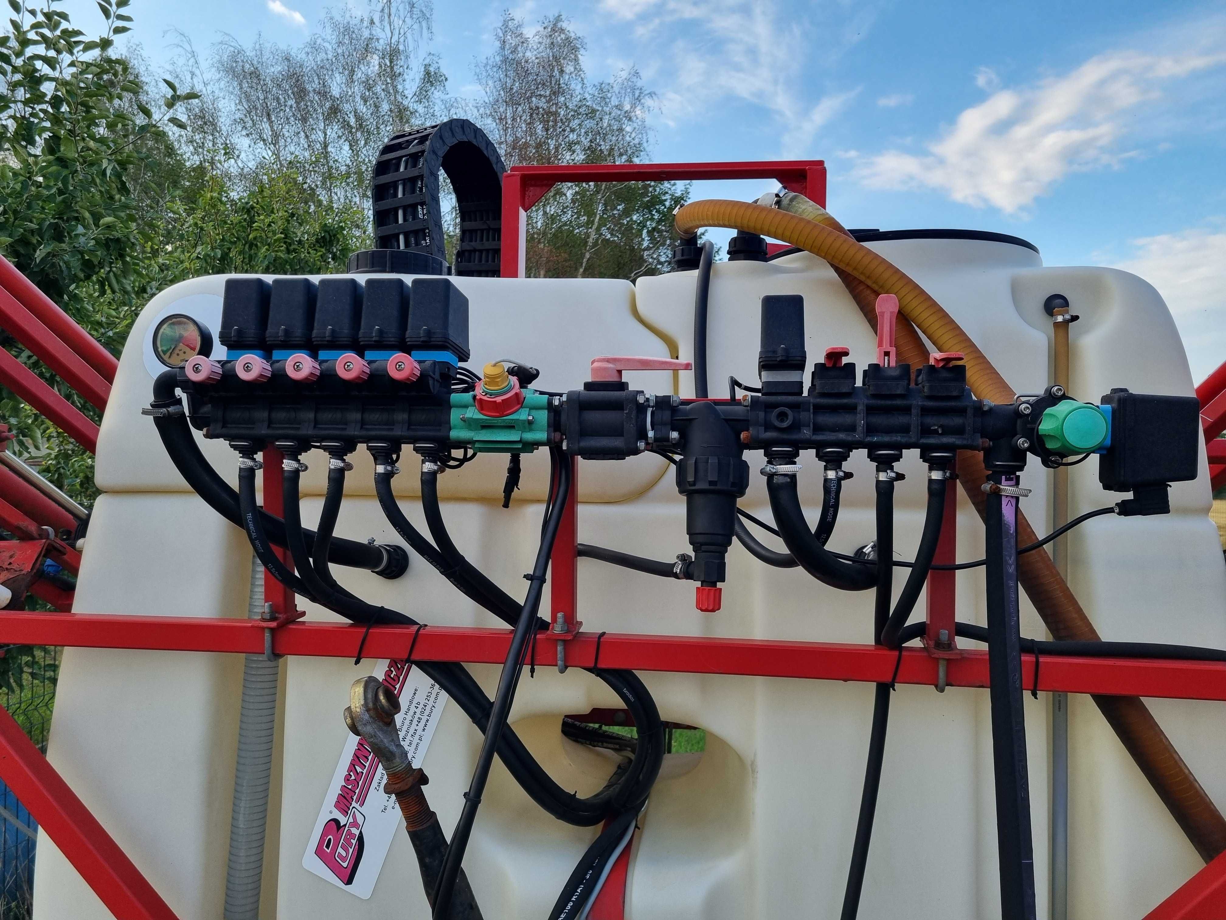 Opryskiwacz polowy zawieszany Bury Perkoz 1200 l 15 m ARAG komp BRAVO