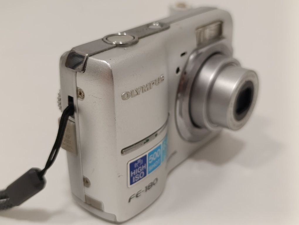 Aparat cyfrowy OLYMPUS FE-180 6 mpx baterie vintage retro y2k CCD BDB