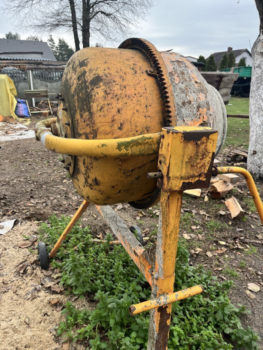 Sprzedam betoniarkę.