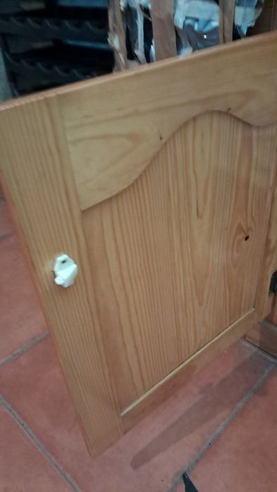 Armário de pinho ideal para restaurar