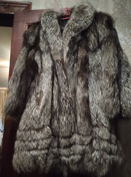 Продам полушубок з чорнобурки в хорошому стані .